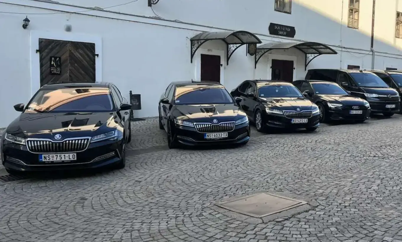 Iznajmite Automobil