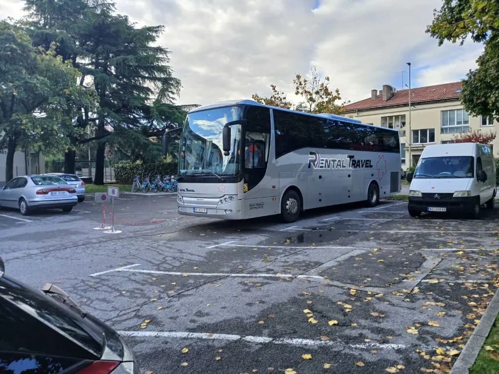 Iznajmite Autobus