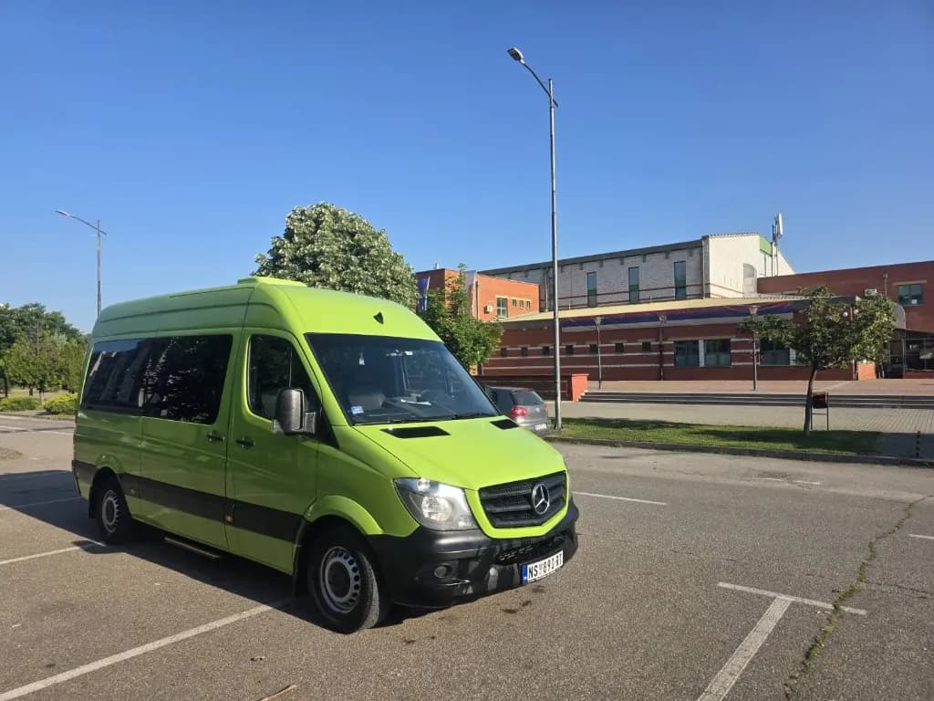 Iznajmite Mini Bus